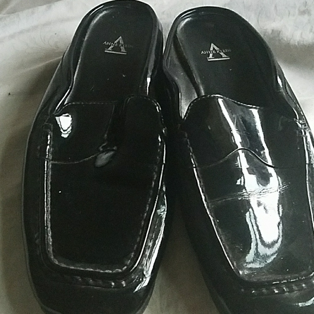 Black flats,, mules